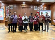 Dukung Program Bocah Pinter, Bupati Gunungkidul Serahkan SK Alih Tugas 96 Guru DPK ke Sekolah Negeri
