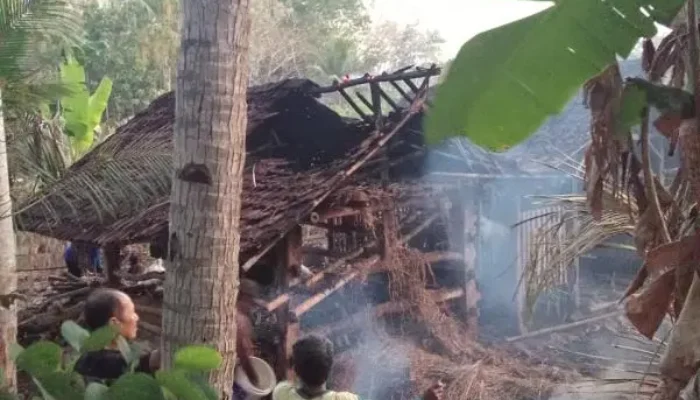 Dipicu Pembakaran Sampah, Kandang Kambing di Pakel Tepus Ludes Terbakar