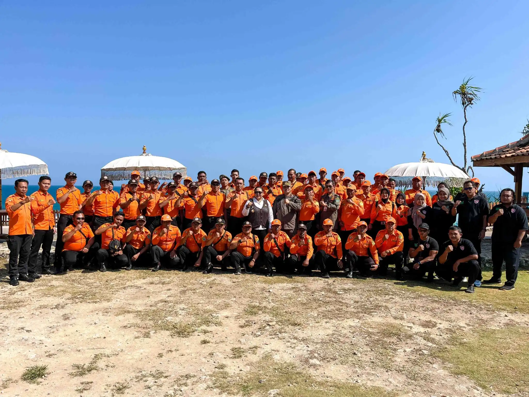 Hadiri Peningkatan Kapasitas di Pantai Nglolang, Bupati Endah Subekti Apresiasi Peran Vital Satlinmas Rescue Istimewa