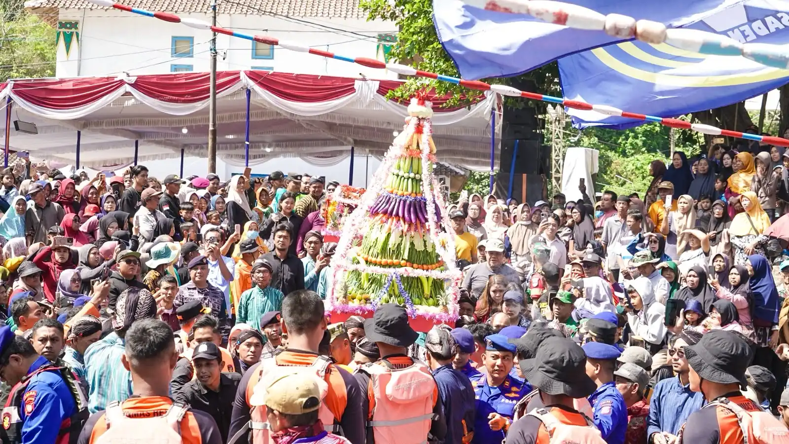 Harmoni Tradisi Dan Syukur, Gemuruh Sedekah Laut Di Pesisir Pantai