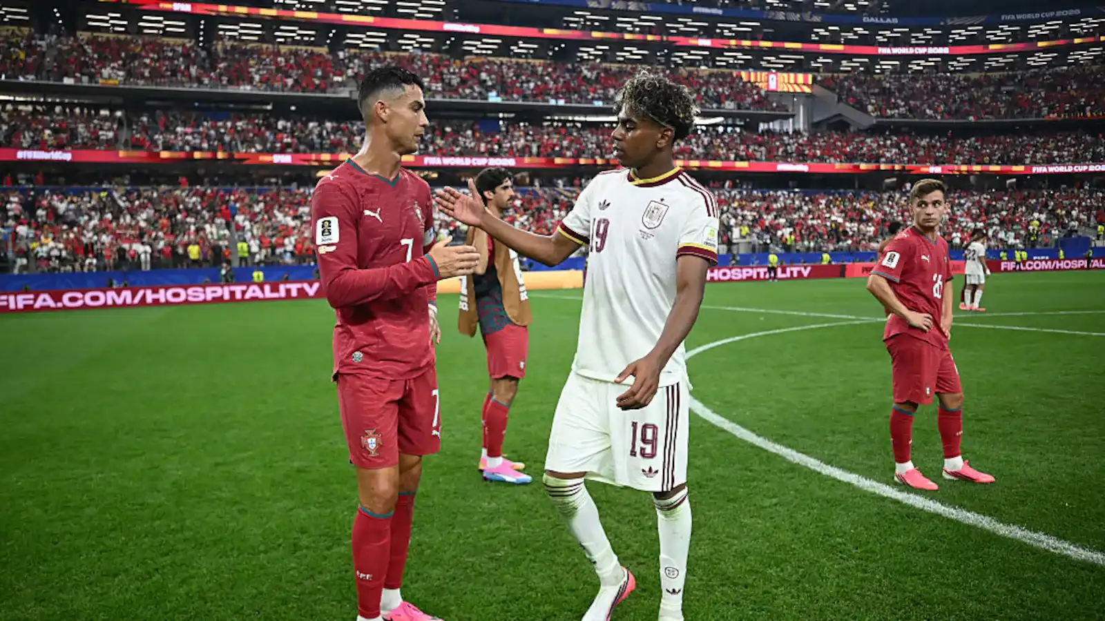 Respek Lamine Yamal Peluk Cristiano Ronaldo
