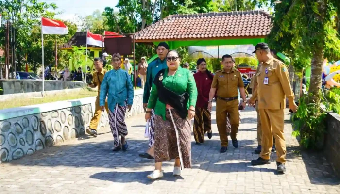 Simbol Syukur Panen Raya, Ribuan Warga Karangmojo Gelar Upacara Adat Cing Cing Goling