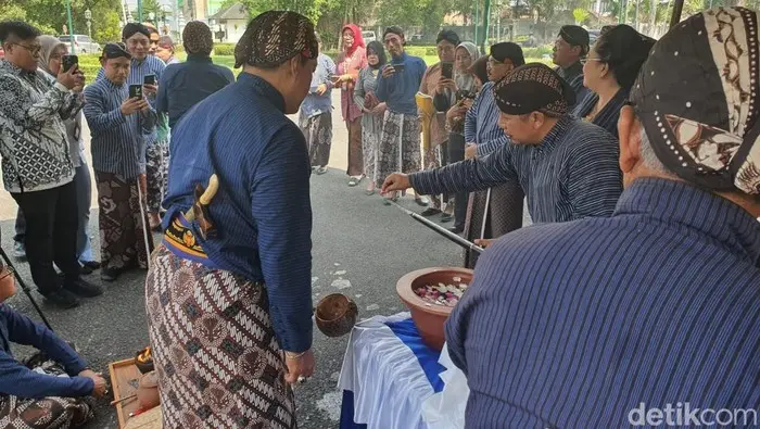 Temukan Keris Tiruan Milik Kepala Dinas saat Jamasan Pusaka, Bupati Gunungkidul Berikan Koleksi Pribadi