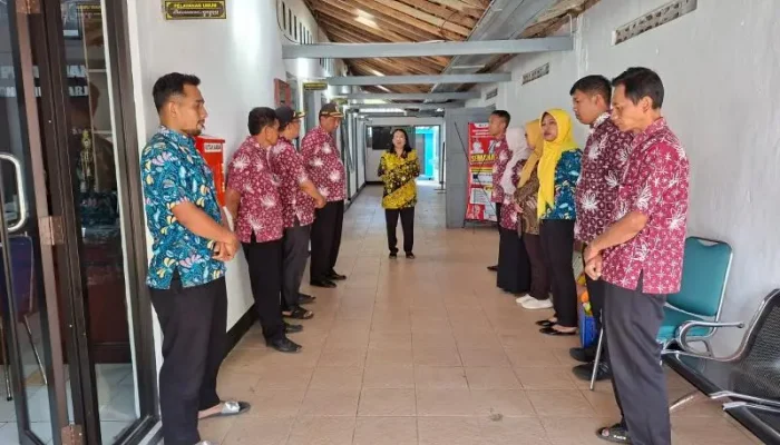 Briefing Pagi Pemkal Sidoharjo Siapkan Penyaluran CPP dan Lomba Administrasi