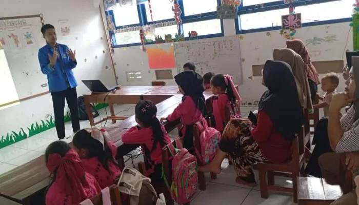 Edukasi Pola Pengasuhan Anak Usia Dini, Mahasiswa KKN UII Sosialisasi Psikososial di TK PKK Blekonang
