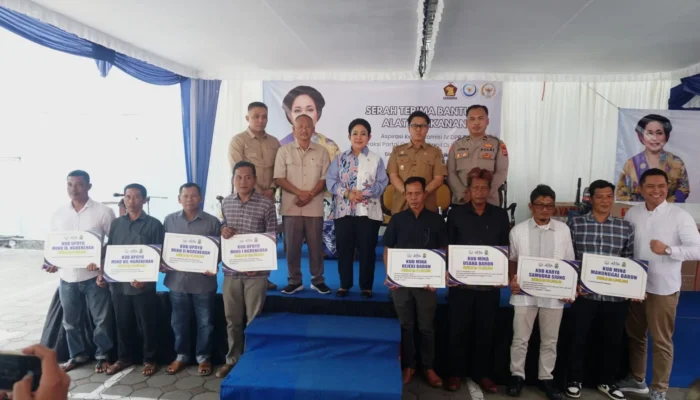 Komisi IV DPR RI dan KKP Salurkan Bantuan Sarpras Perikanan untuk Nelayan Gunungkidul