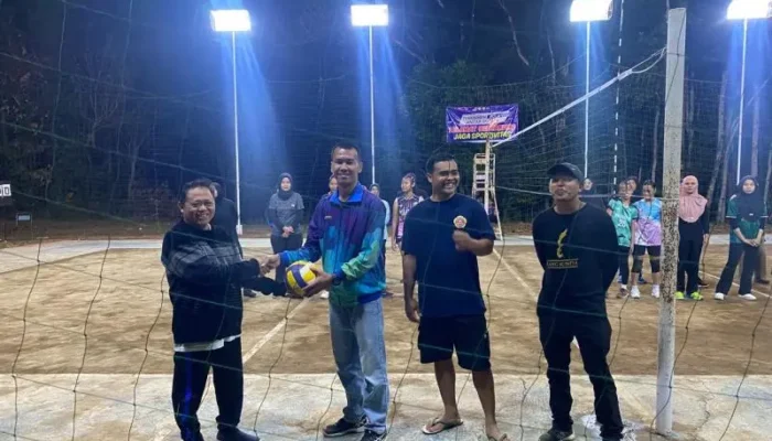 Semarakkan Olahraga Pesisir dan Pererat Silaturahmi, Lurah Patuk Resmi Buka Turnamen Bola Voli Antar-Padukuhan