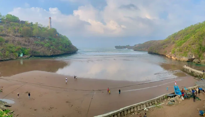 Pasca Terjangan Gelombang Tinggi, Lanskap Pantai Baron Berubah Alami dan Perluas Area Pasir Wisata