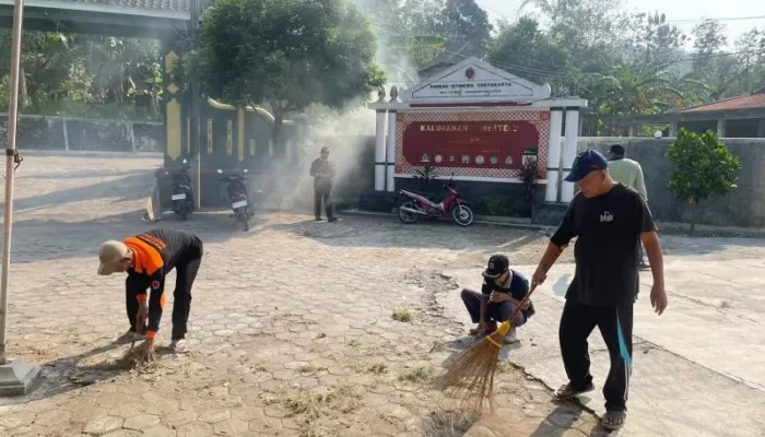 Perkuat Budaya Gotong Royong, Pemkal Mertelu Gelar Kegiatan Jumat Bersih di Balai Kalurahan