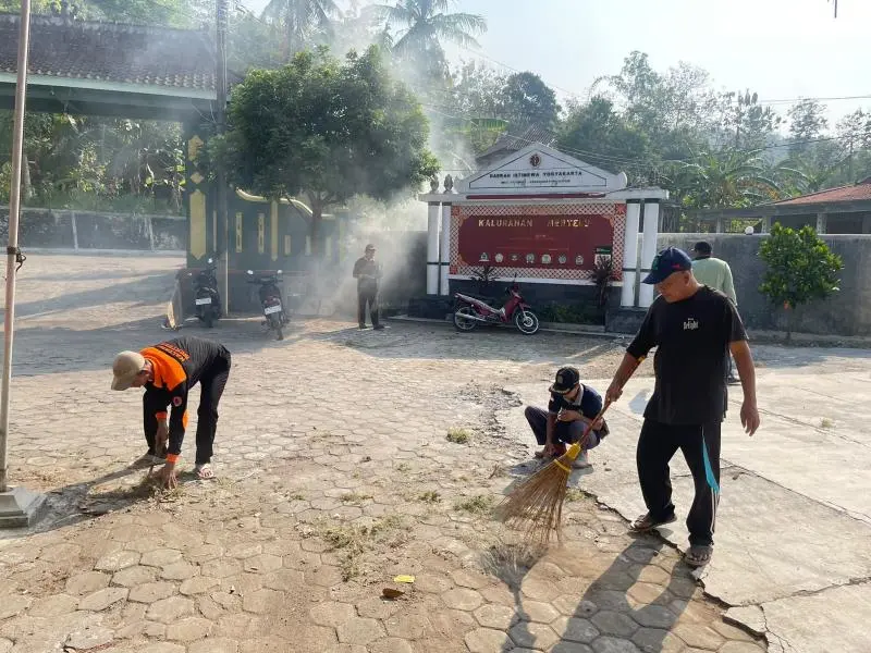 Perkuat Budaya Gotong Royong, Pemkal Mertelu Gelar Kegiatan Jumat Bersih di Balai Kalurahan