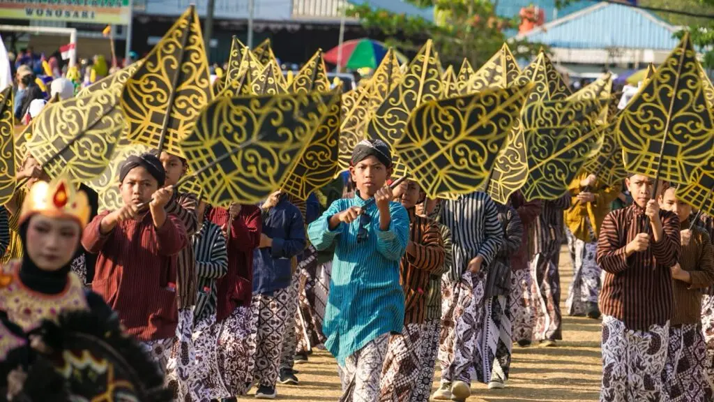 Ribuan Siswa SD Padati Pawai Marching Band dan Seni Budaya di Wonosari Semarakkan HUT Ke 81 RI