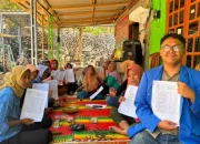 Tingkatkan Tata Kelola Keuangan Usaha, Mahasiswa KKN Beri Pendampingan Pembukuan Sederhana UMKM di Pakel