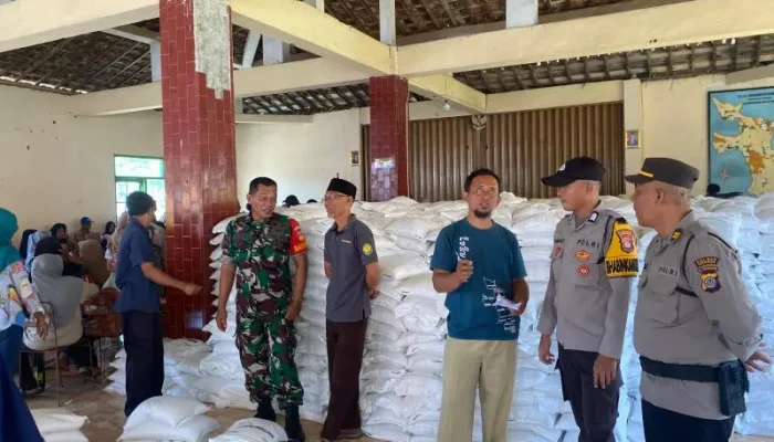 Ringankan Beban Warga, Bapanas Salurkan Bantuan Beras 30 Kilogram di Kalurahan Sumberwungu