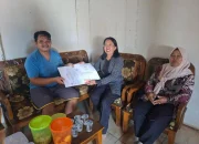 Dekatkan Pelayanan, Lurah Sidoharjo Antar Langsung Akta Kelahiran Lewat Inovasi SEMANAK