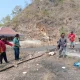 Lurah Tepus Sambangi Kerja Bakti Warga Gembuk, Dukung Pengalihan Jalur Pipa Air Bersih