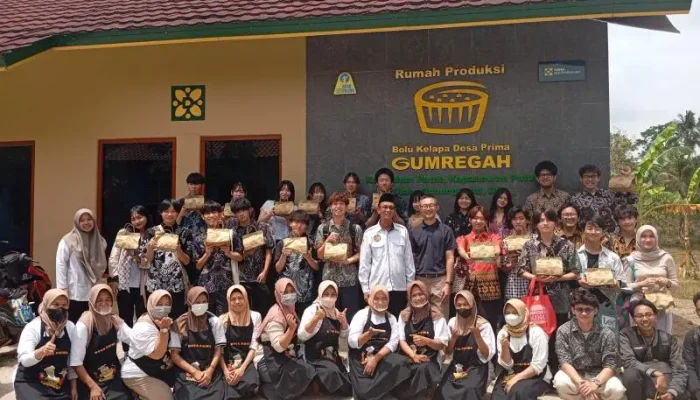 Mahasiswa Hiroshima University dan BEM FEB UGM Kunjungi Desa Prima Gumregah Kalurahan Putat