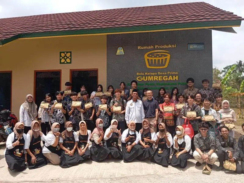 Mahasiswa Hiroshima University dan BEM FEB UGM Kunjungi Desa Prima Gumregah Kalurahan Putat