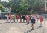 Peringati Pengesahan UU Keistimewaan DIY, Pamong Kalurahan Putat Kenakan Pakaian Adat Jawa Saat Apel Pagi