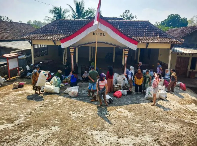 Warga Padukuhan Kudu Gelar Bank Sampah untuk Jaga Kebersihan Lingkungan