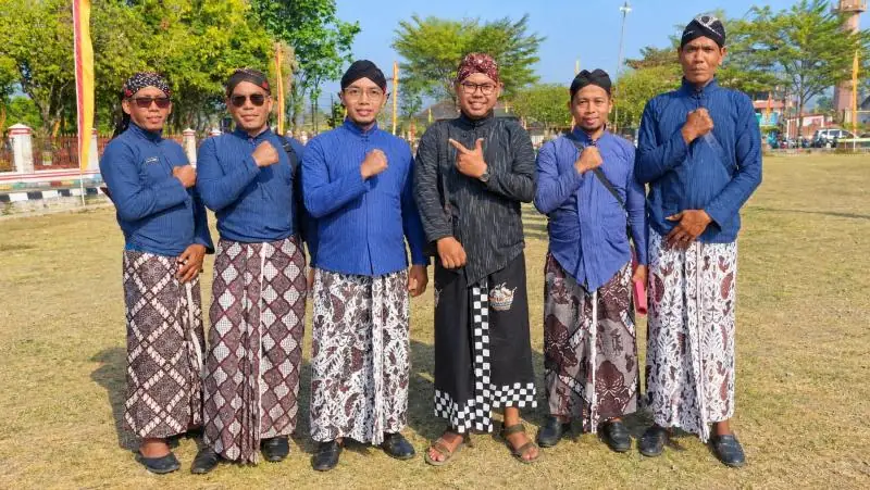 Pamong Kalurahan Salam ikuti upacara Mangayubagyo Pengetan 196 Hadeging Gunungkidul