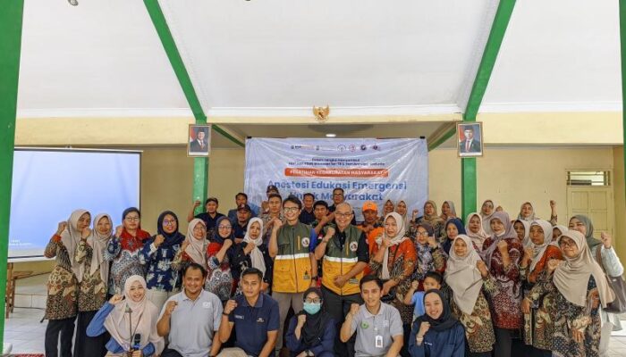 Tim Anestesi RSUD Wonosari Latih Masyarakat Ngestirejo Tangani Kegawatdaruratan