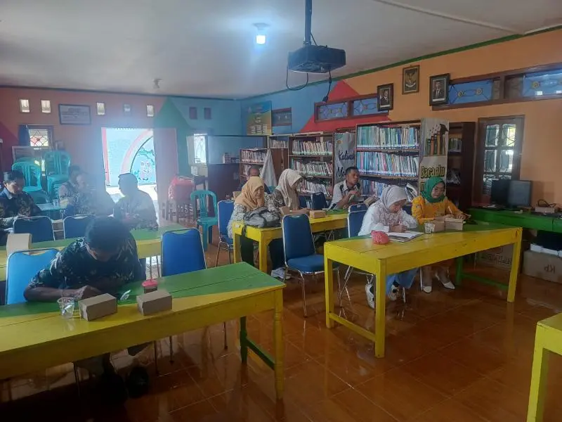 Rapat koordinasi pengelolaan keuangan kalurahan Pengkol di Balai Kalurahan