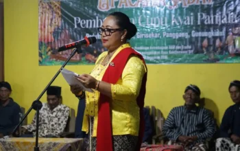 Prosesi tradisi pembukaan Cupu Kyai Panjolo di Padukuhan Mendak Girisekar
